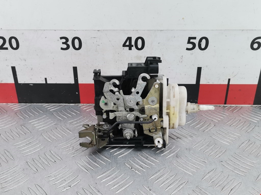 Замок двери передней правой AUDI A4 B5 1995-2001