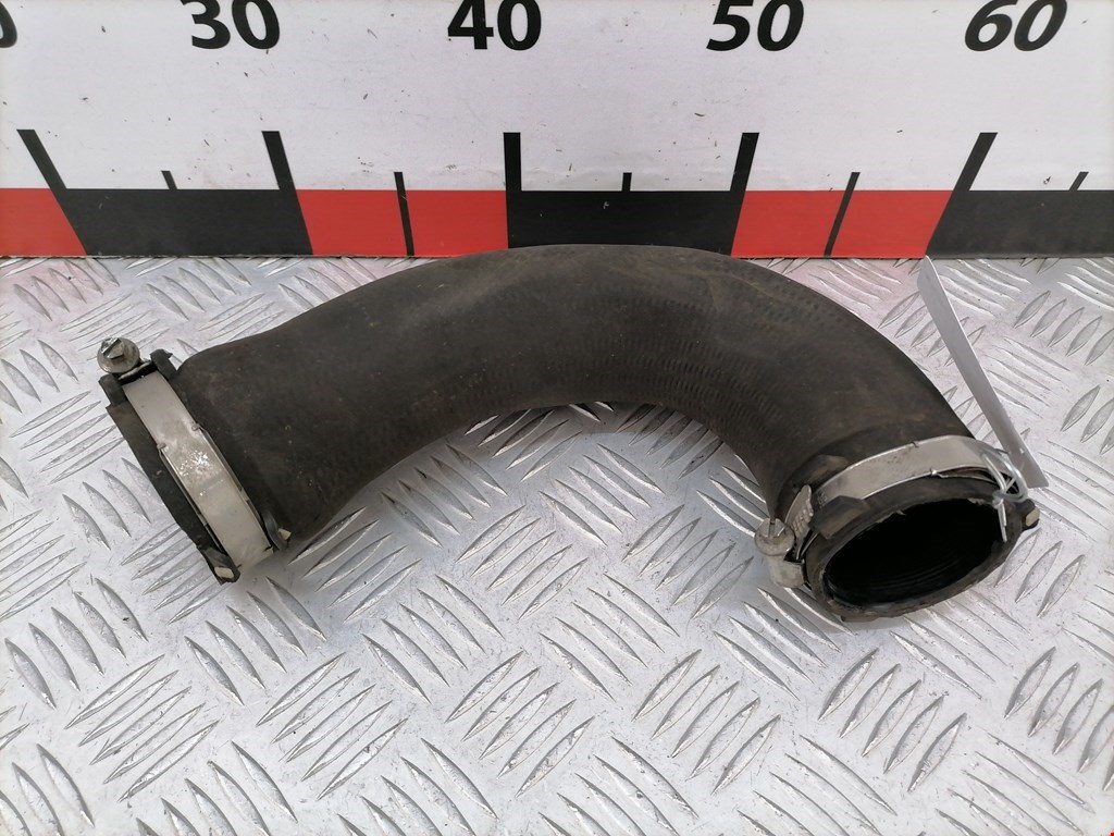 Патрубок интеркулера AUDI A4 B8 2007-2015