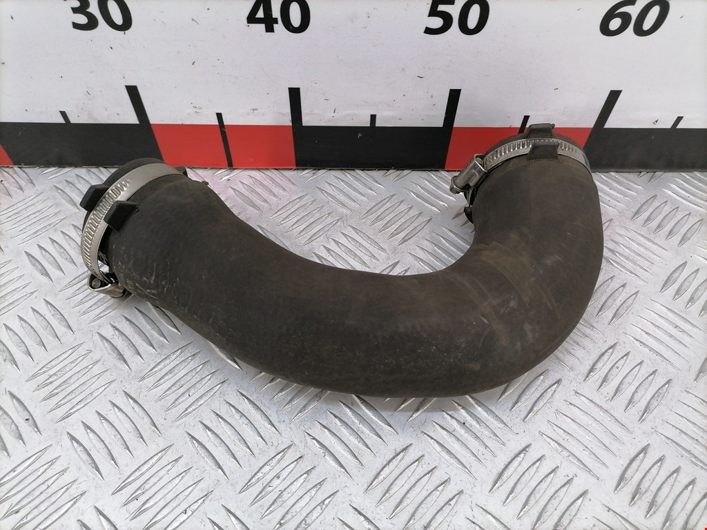 Патрубок интеркулера AUDI A4 B8 2007-2015