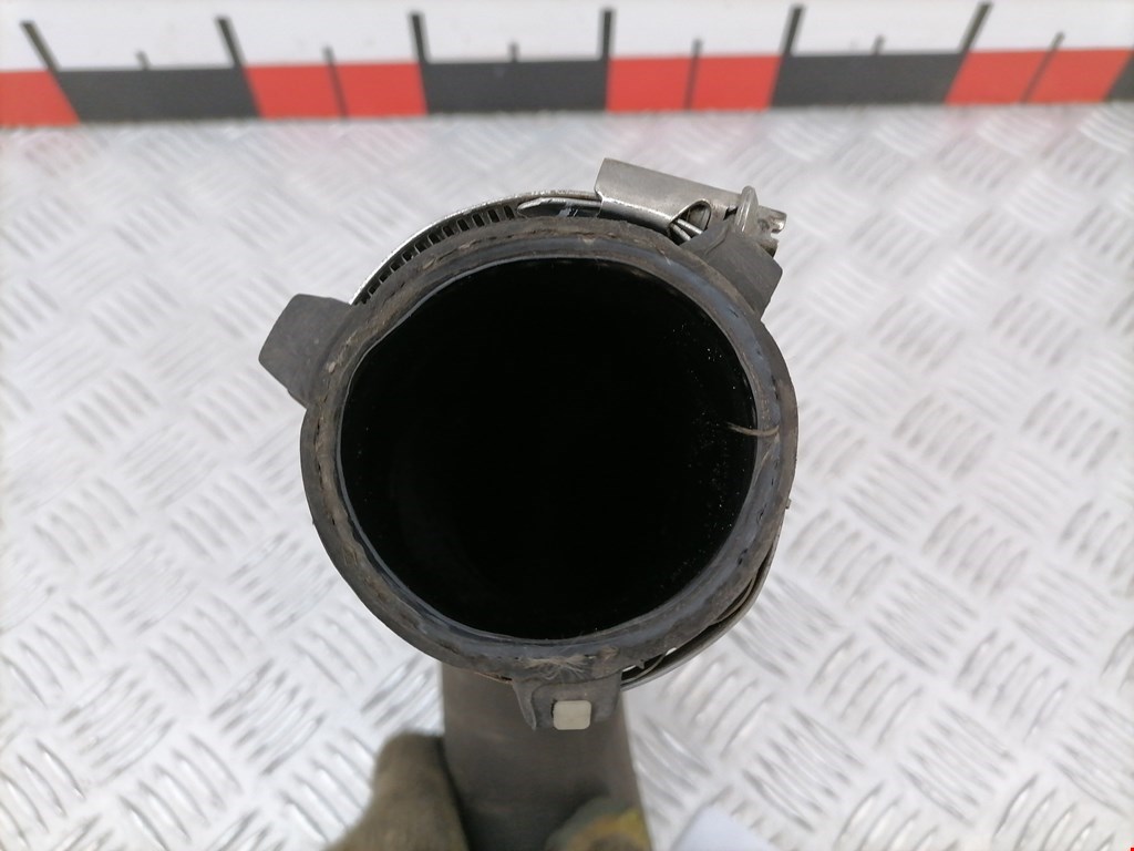 Патрубок интеркулера AUDI A4 B8 2007-2015