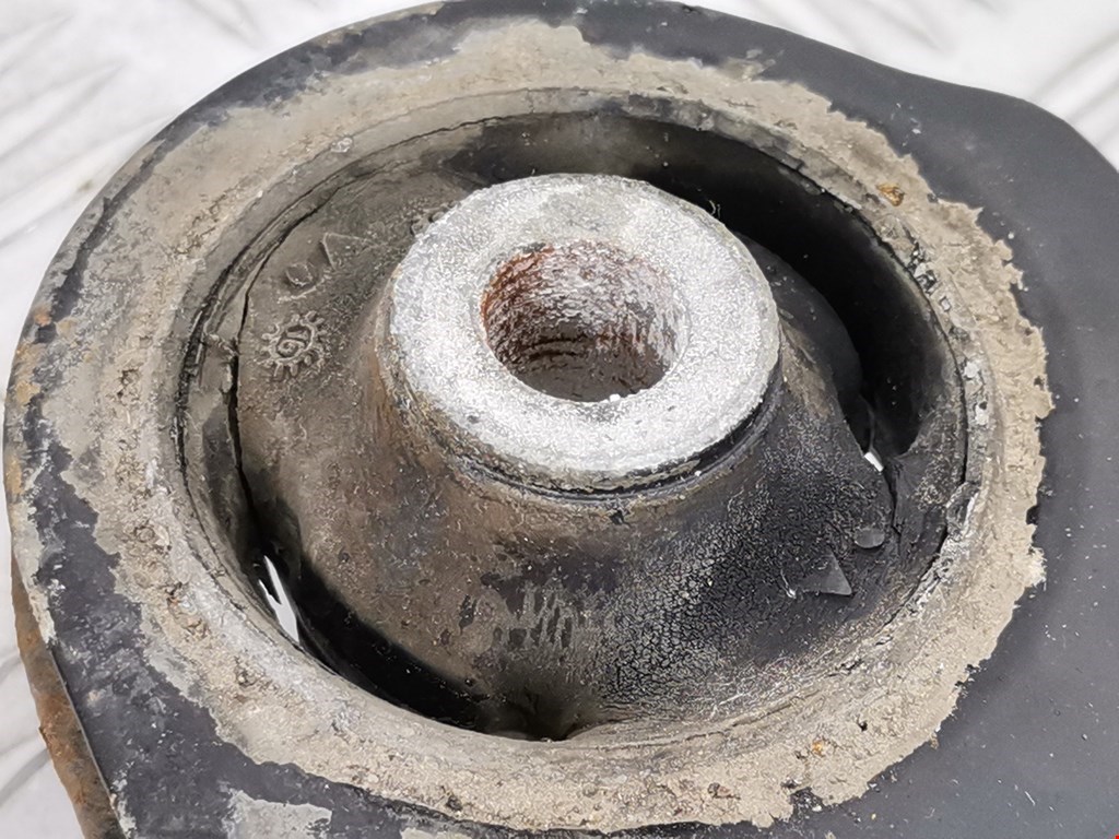 Рычаг передний левый VOLKSWAGEN Golf IV 1997-2003