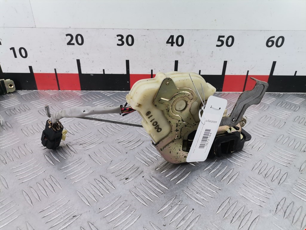 Замок двери передней правой KIA Sorento 2002-2009