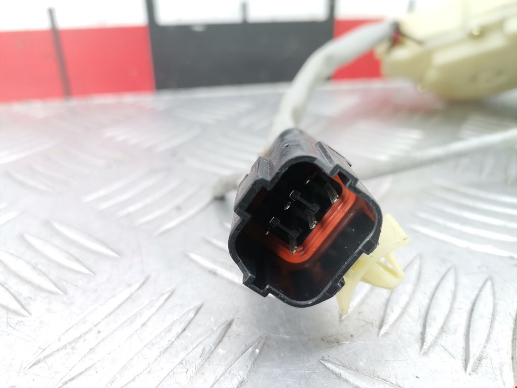 Замок двери передней правой KIA Sorento 2002-2009