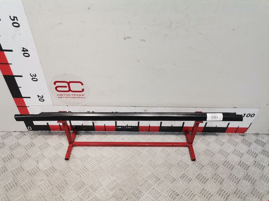 Накладка декоративная (молдинг) стекла двери передней правой Kia Sorento 1 (BL) (2002-2011)