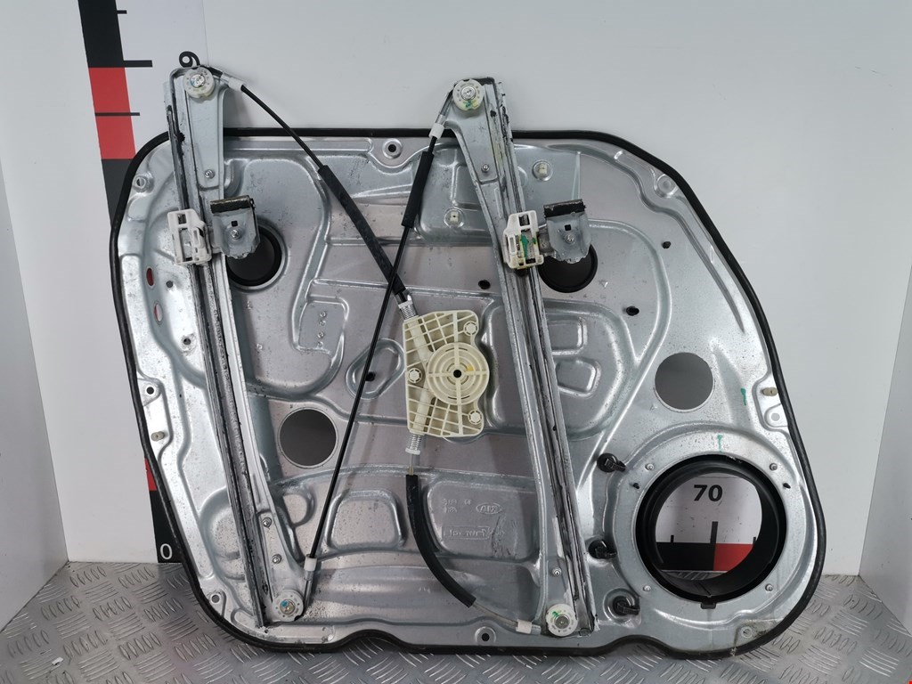 Стеклоподъемник передний правый KIA Carens 2006-2012