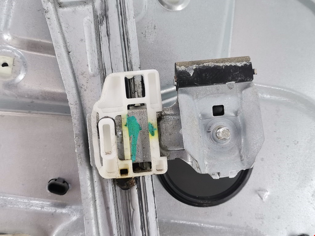 Стеклоподъемник передний правый KIA Carens 2006-2012