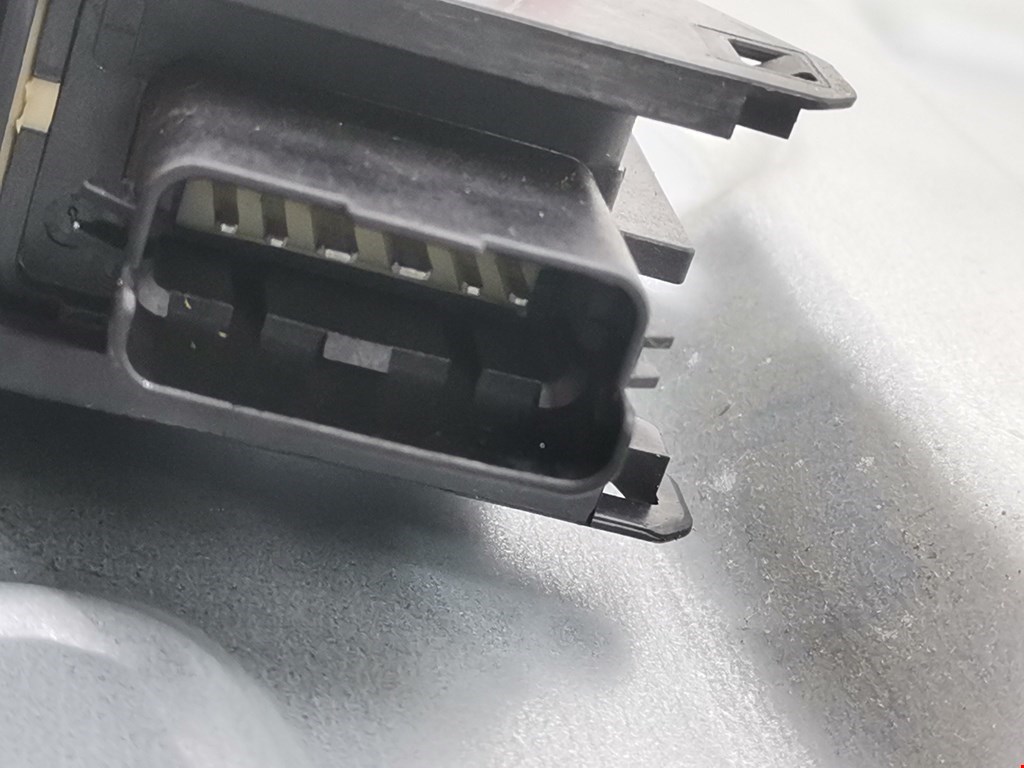 Стеклоподъемник передний правый KIA Carens 2006-2012