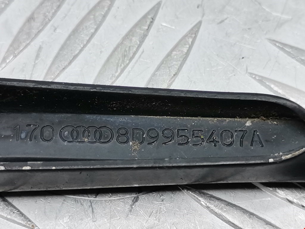 Поводок дворника задний (заднего) AUDI A4 B5 1995-2001