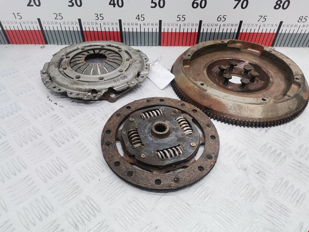 Маховик (демпфер сцепления) OPEL Corsa C 2000-2006