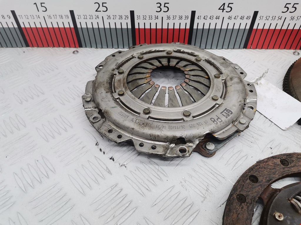 Маховик (демпфер сцепления) OPEL Corsa C 2000-2006