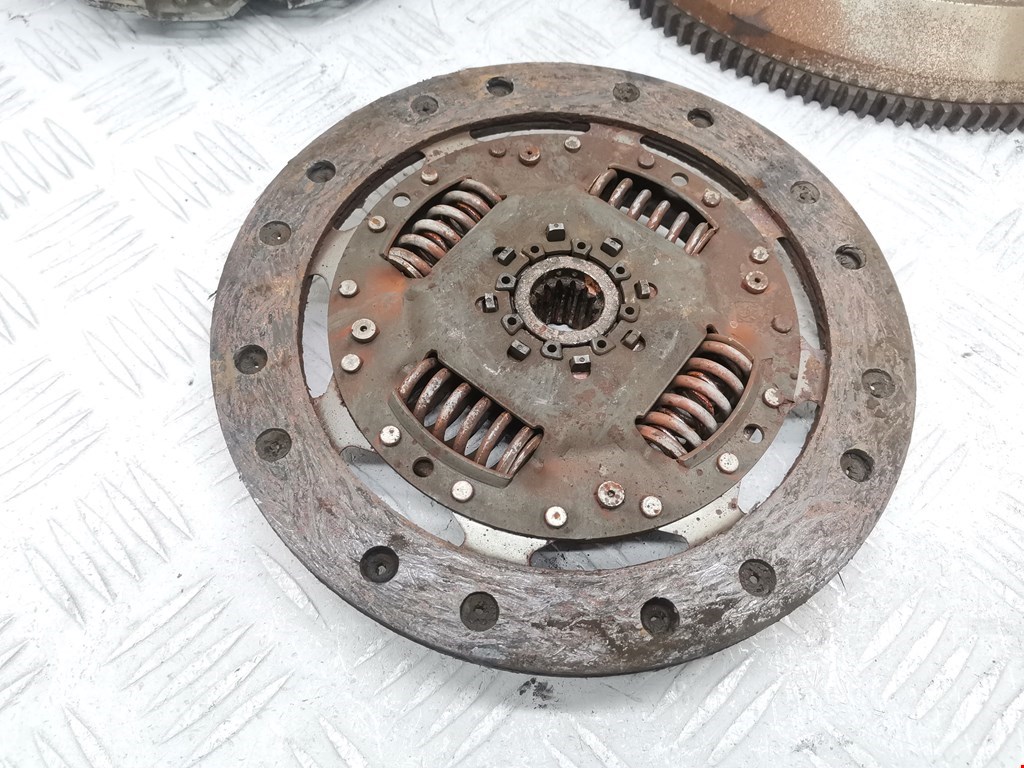 Маховик (демпфер сцепления) OPEL Corsa C 2000-2006