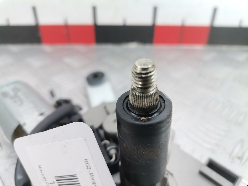 Моторчик стеклоочистителя задний MITSUBISHI Carisma 1995-1999