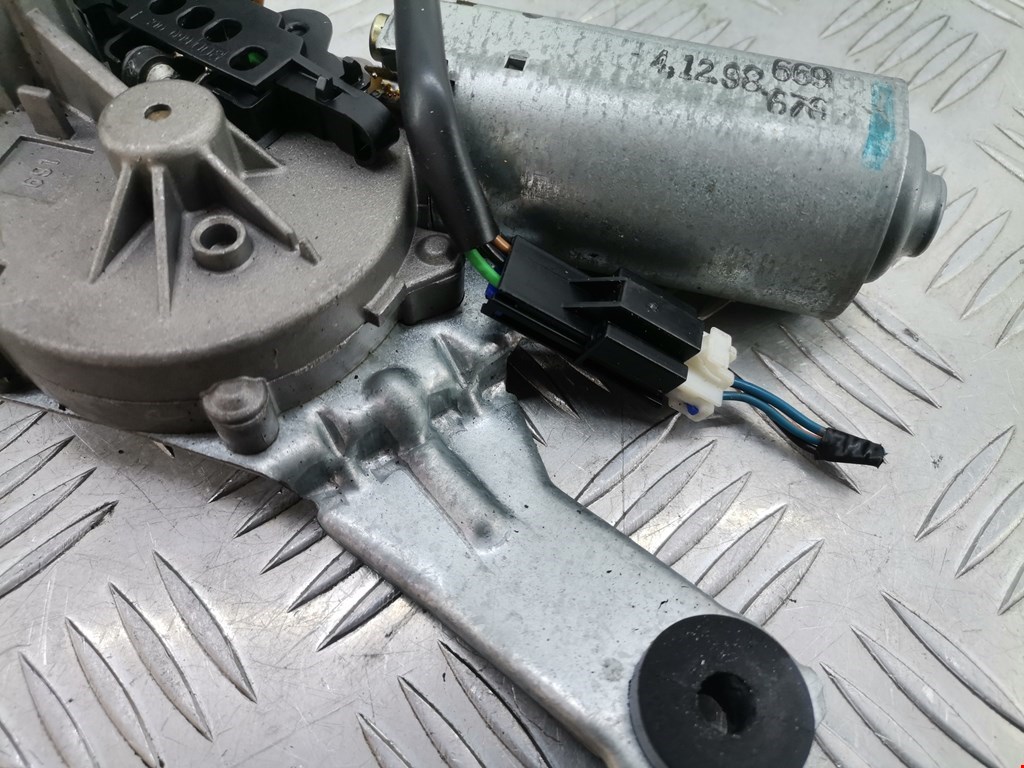 Моторчик стеклоочистителя задний MITSUBISHI Carisma 1995-1999