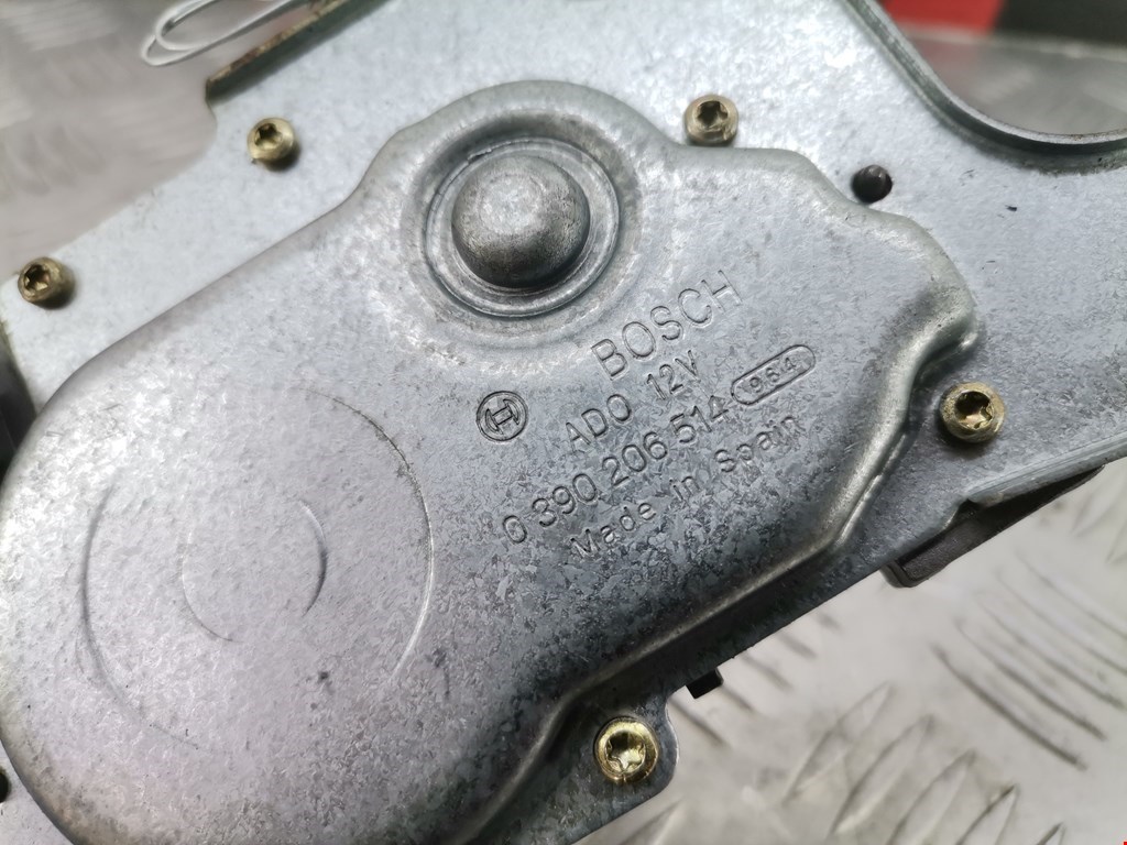 Моторчик стеклоочистителя задний MITSUBISHI Carisma 1995-1999