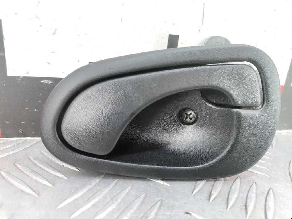 Ручка дверная задняя внутренняя левая MITSUBISHI Carisma 1995-1999