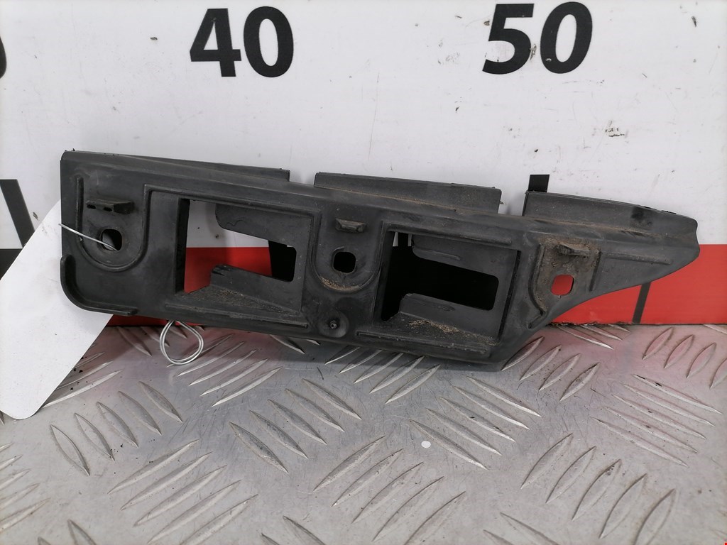 Кронштейн переднего бампера правый VOLKSWAGEN Golf V 2003-2009