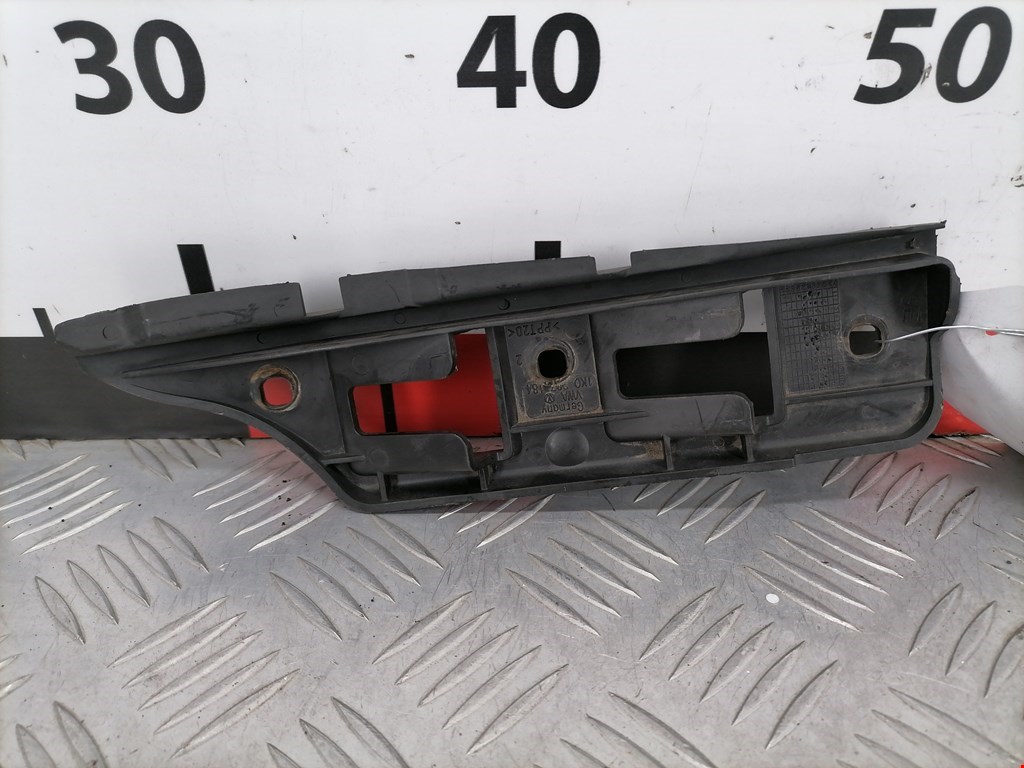 Кронштейн переднего бампера правый VOLKSWAGEN Golf V 2003-2009