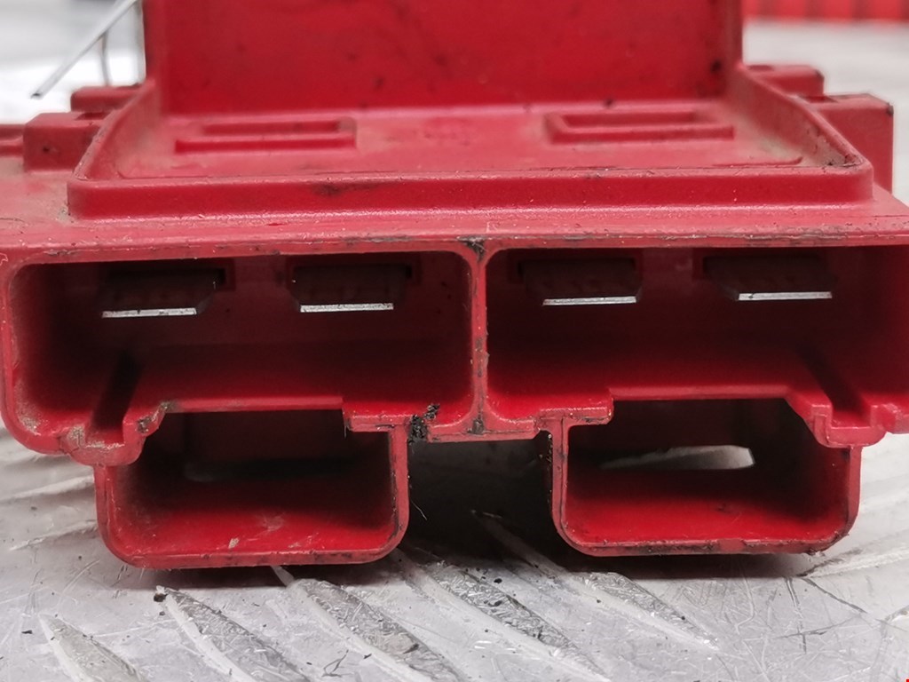 Клемма аккумулятора (плюс) + RENAULT Modus 2004-2012