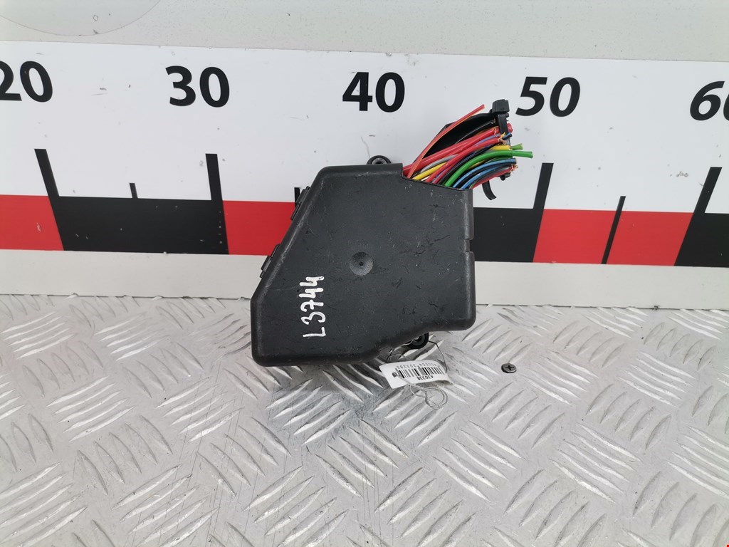 Датчик уровня в бачок омывателя SKODA Superb 2002-2008