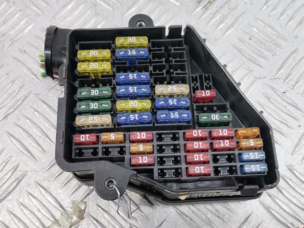 Датчик уровня в бачок омывателя SKODA Superb 2002-2008