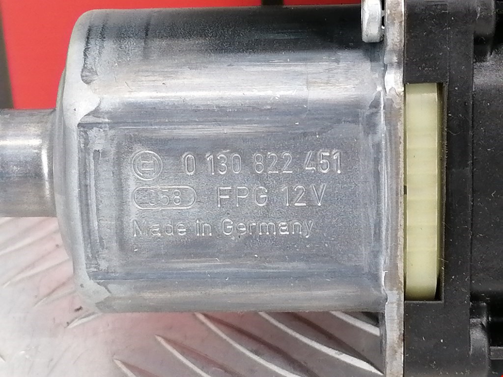 Моторчик (двигатель) стеклоподъемника VOLKSWAGEN Passat B7 2011-2015