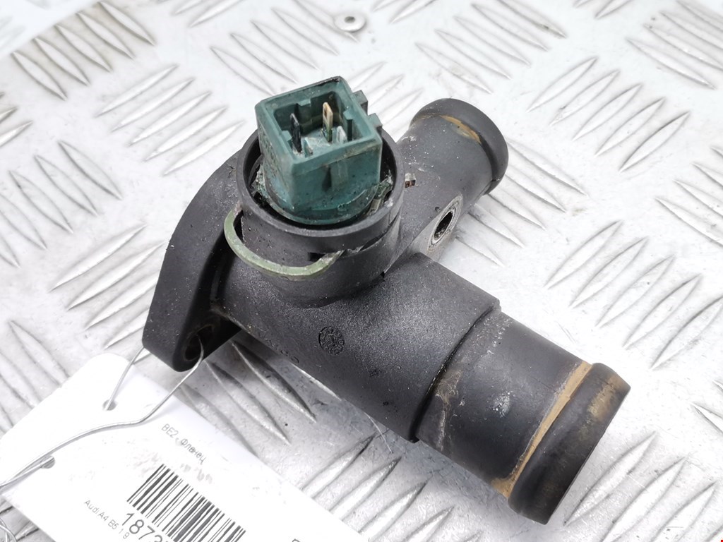 Тройник системы охлаждения AUDI A4 B5 1995-2001