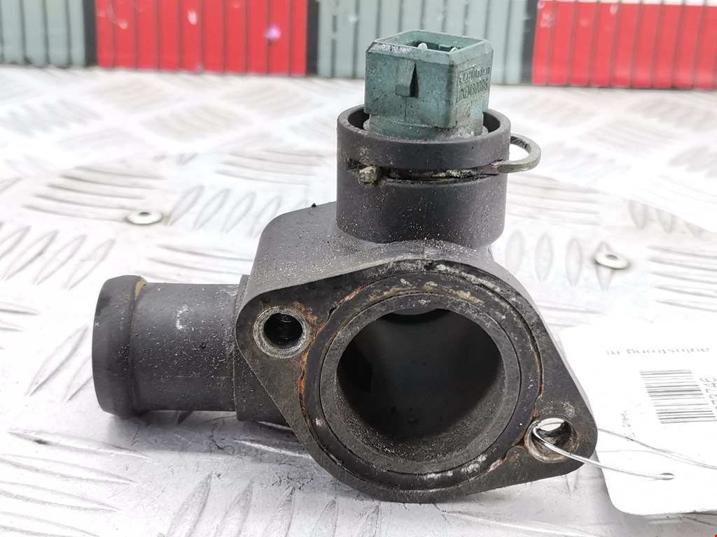 Тройник системы охлаждения AUDI A4 B5 1995-2001