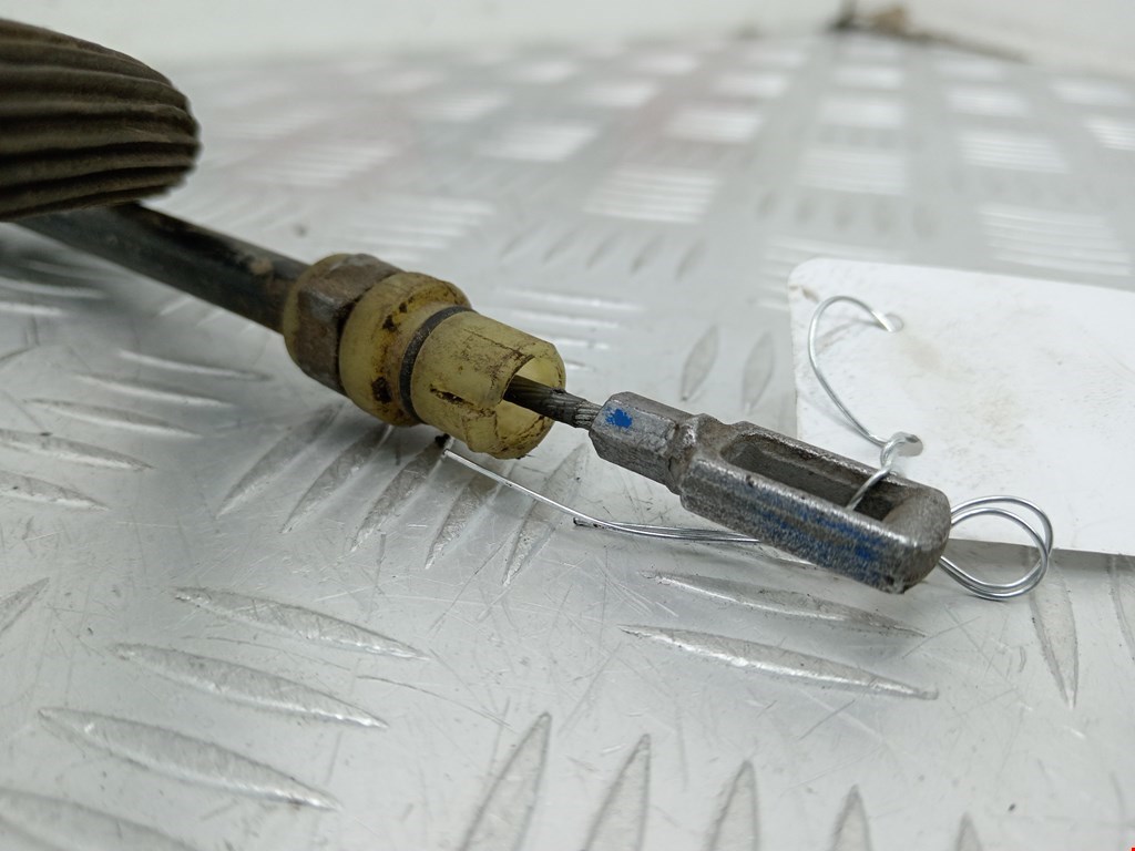 Трос стояночного тормоза левый/правый AUDI A4 B7 2004-2007