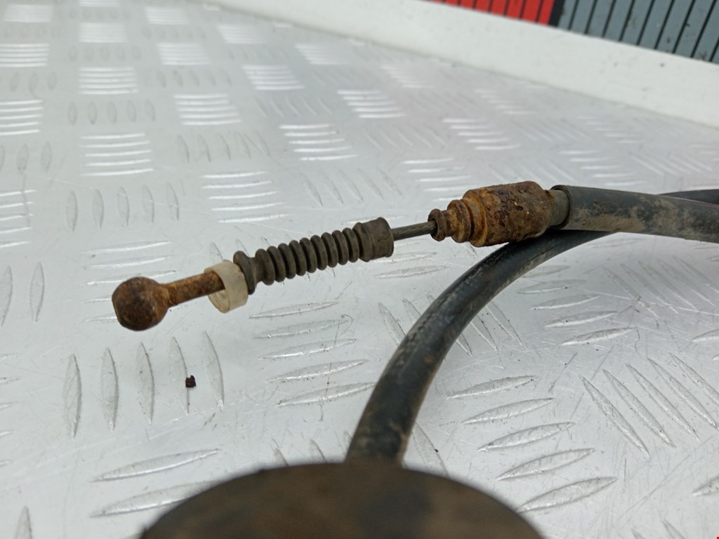 Трос стояночного тормоза левый/правый AUDI A4 B7 2004-2007