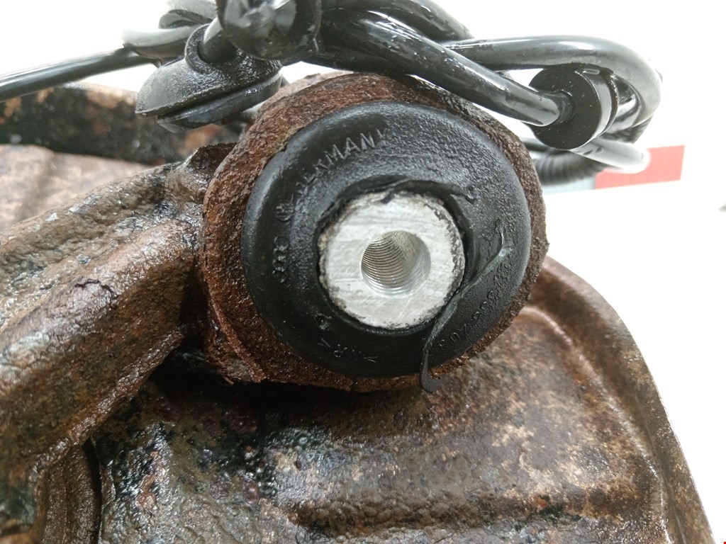 Ступица задняя левая AUDI A4 B7 2004-2007