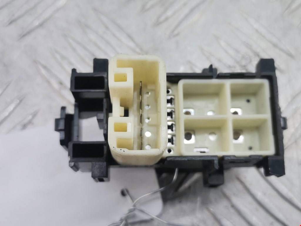 Кнопка стеклоподъемника TOYOTA RAV 4 XA30 2006-2012