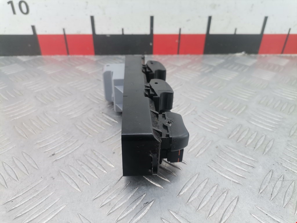 Блок управления стеклоподъемниками TOYOTA Prius II XW20 2003-2012