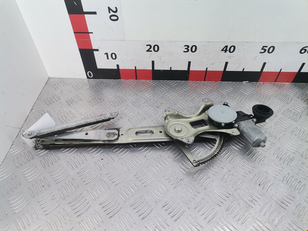 Стеклоподъемник передний правый TOYOTA Prius II XW20 2003-2012