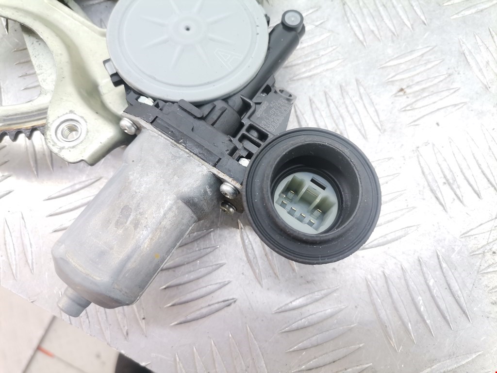 Стеклоподъемник передний правый TOYOTA Prius II XW20 2003-2012