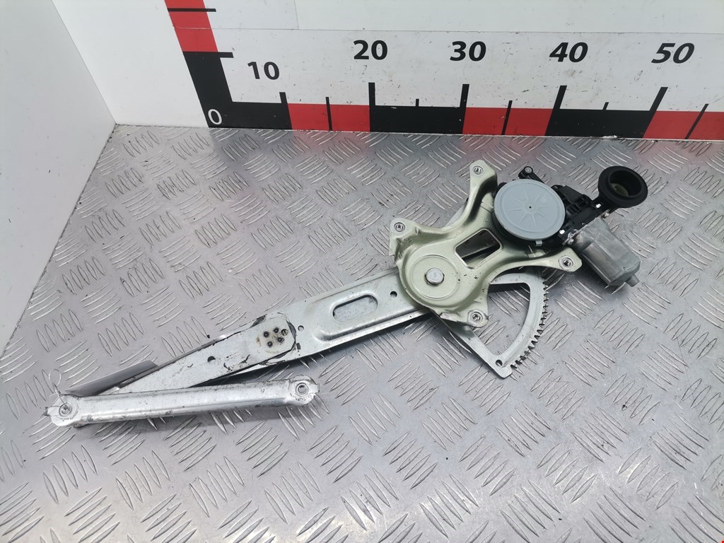 Стеклоподъемник передний правый TOYOTA Prius II XW20 2003-2012