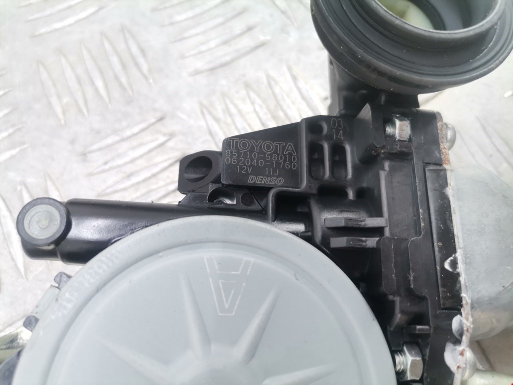 Стеклоподъемник передний правый TOYOTA Prius II XW20 2003-2012