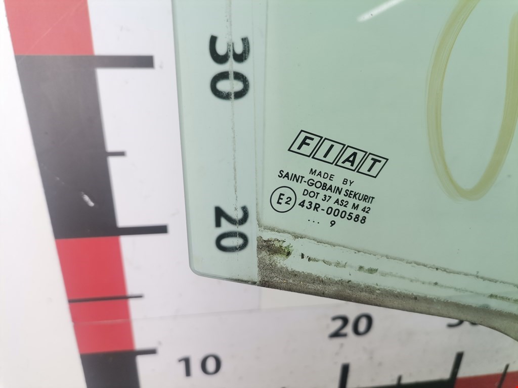 Стекло двери переднее правое FIAT Bravo 2007-2014