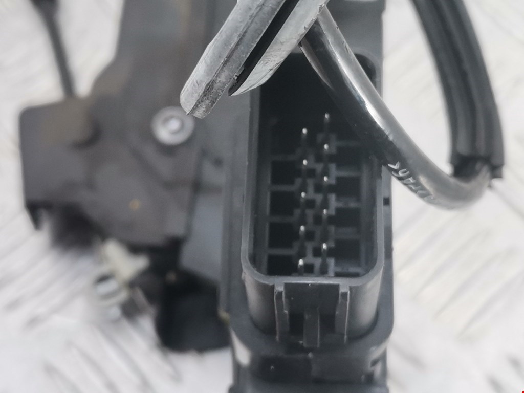 Замок двери передней правой LAND ROVER Range Rover Sport 2005-2013