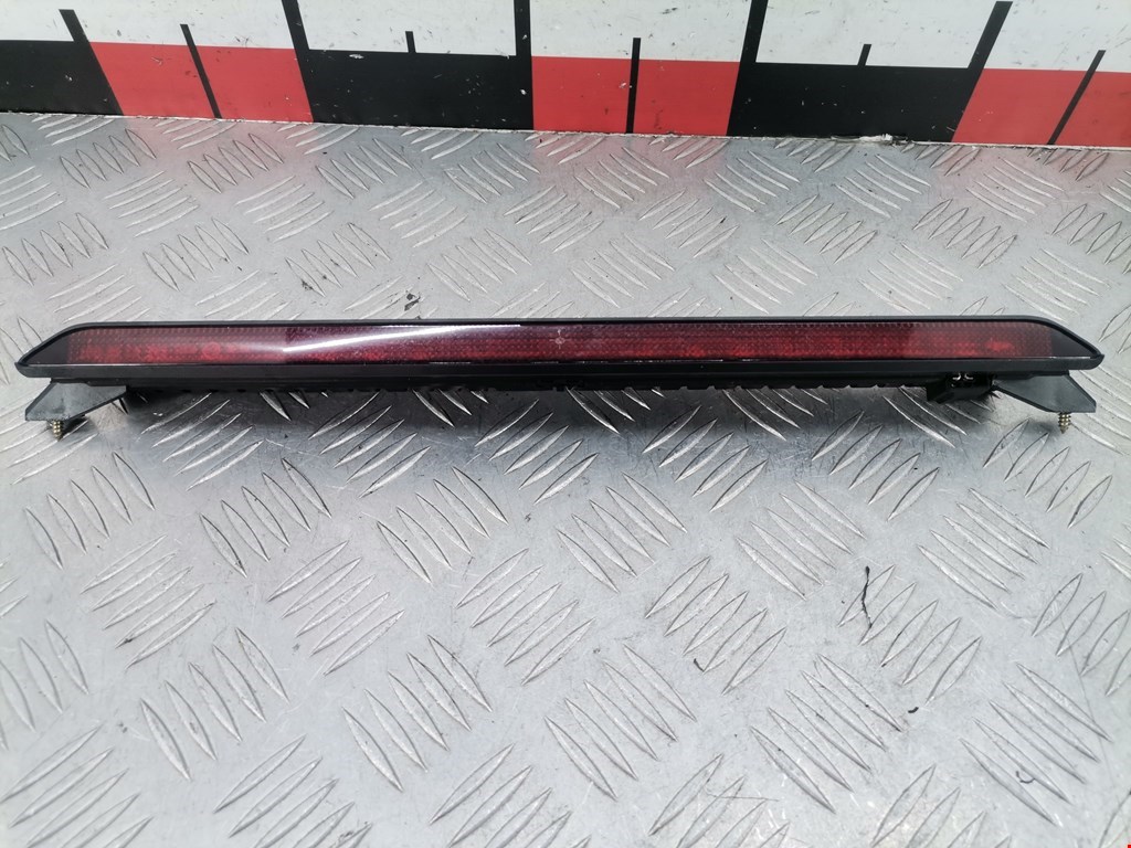 Фонарь дополнительный тормозной (стоп-сигнал) Volkswagen Passat 5 GP (2000-2005)