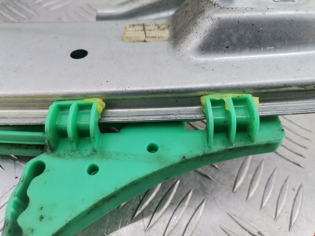 Стеклоподъемник задний левый OPEL Astra J 2009-2017