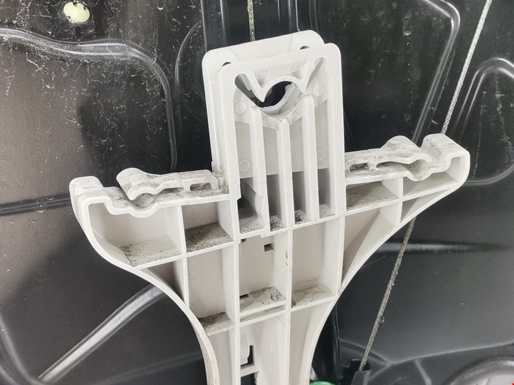 Стеклоподъемник задний правый VOLKSWAGEN Passat B6 2005-2011