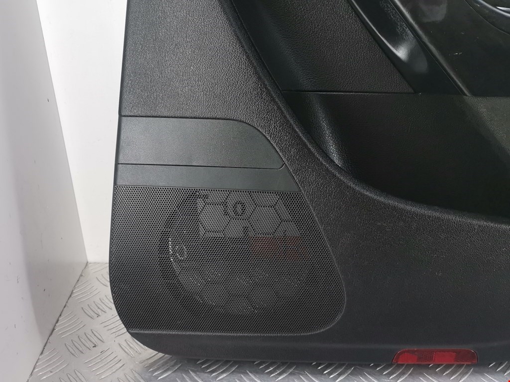 Обшивка двери задняя правая VOLKSWAGEN Passat B6 2005-2011