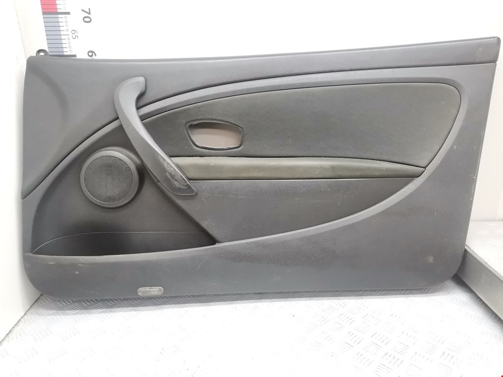 Обшивка двери передняя правая RENAULT Megane III 2009-2016