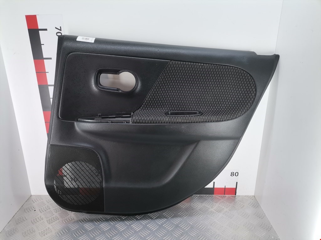 Обшивка двери задняя правая NISSAN Note E11 2005-2014