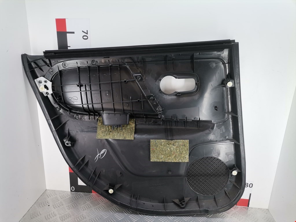 Обшивка двери задняя правая NISSAN Note E11 2005-2014