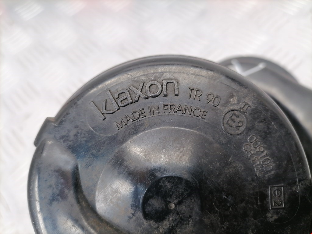 Сигнал звуковой (гудок клаксон) AUDI A4 B5 1995-2001