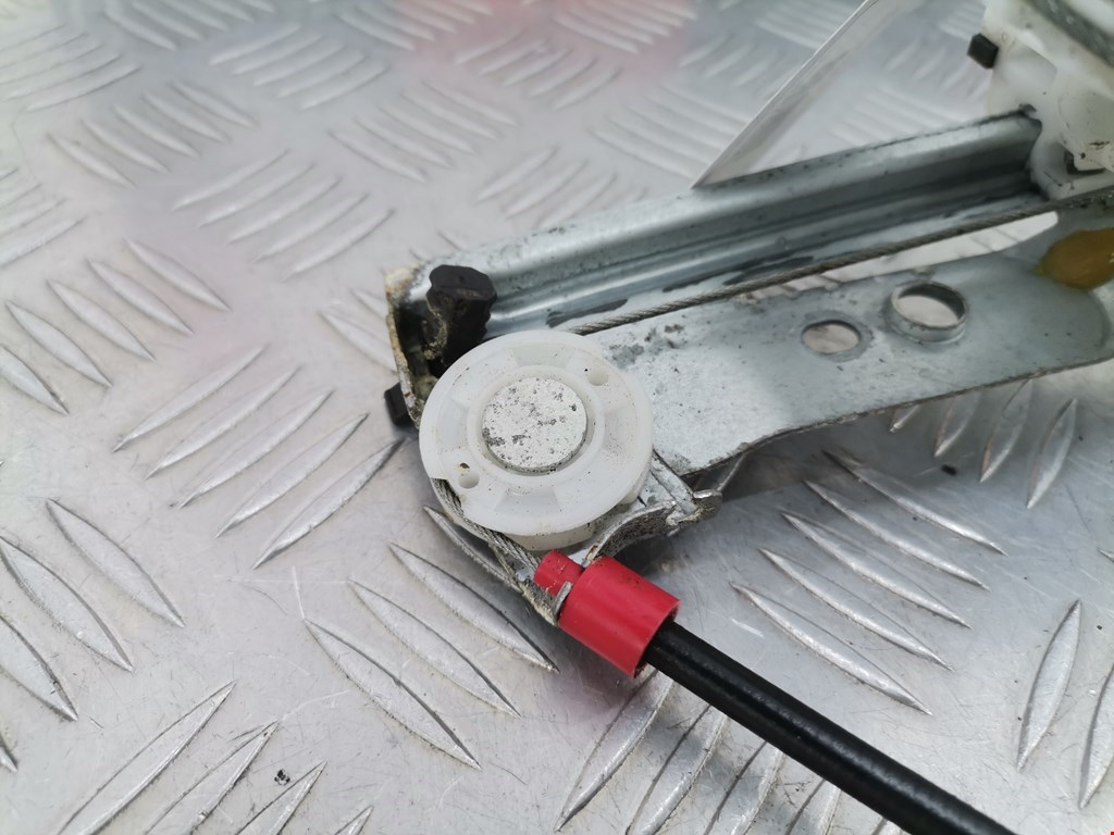 Стеклоподъемник передний левый FORD Fiesta 2008-2012