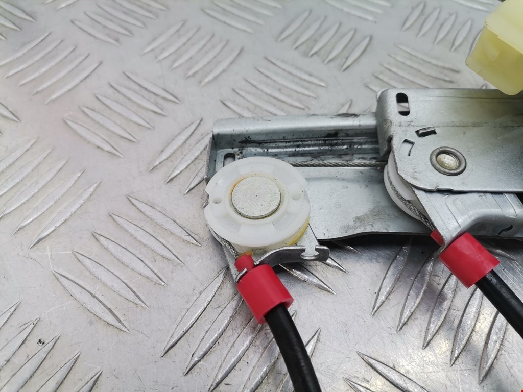 Стеклоподъемник передний левый FORD Fiesta 2008-2012