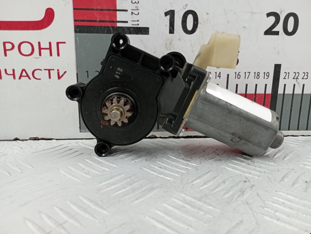Моторчик (двигатель) стеклоподъемника VOLVO V70 II 2000-2007