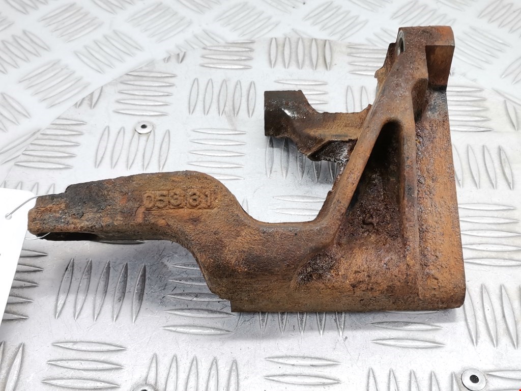 Кронштейн (крепление лапа) двигателя Lexus RX 2 (XU30) (2003-2009)